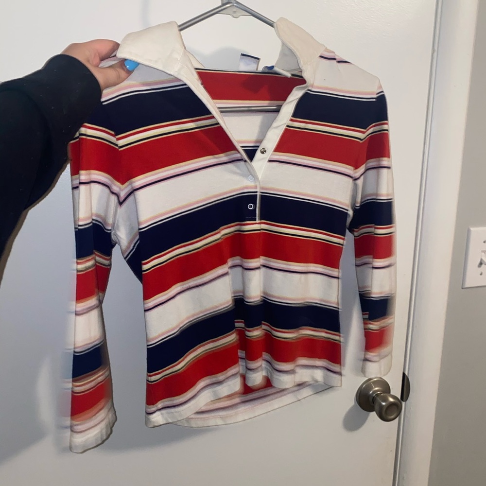 Red white and blue half sleeve shirt.